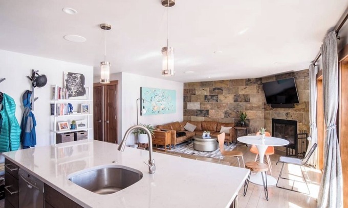 Snowmass Village Apartment | Modern Luxury - 4 Mins To Lifts - Jacuzzi - Sauna