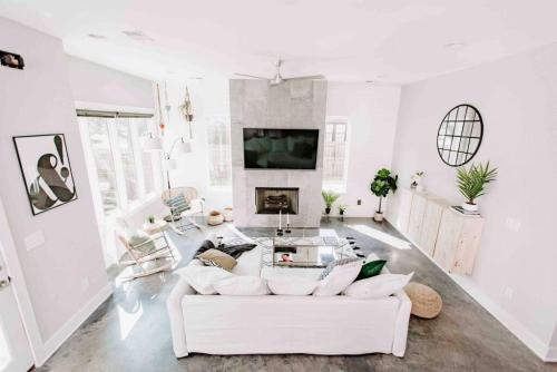 Inglewood House | Modern Luxury with Rooftop Deck, 3 mi to Downtown