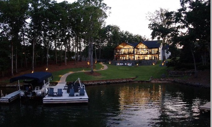 Lake Oconee Cabin | Modern Magnolia: Stunning New 5BR Lakefront w/Top Amenities! Sleeps 14