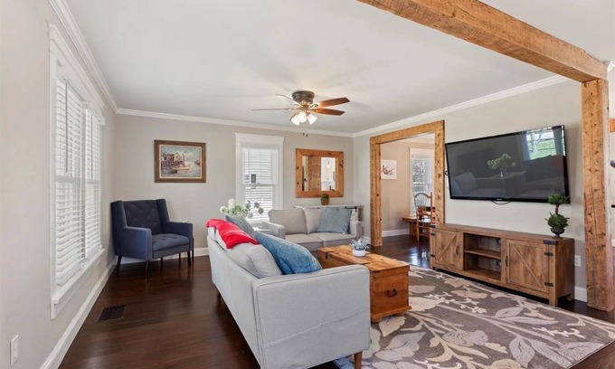 Manchester House | Modern Manchester Center Home