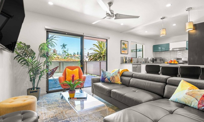 Mission Hills Apartment | Modern Mission Hills Retreat: Balcony, EV Charger & More