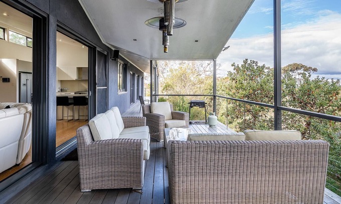 Wentworth Falls House | Modern Mountain Escape with Breathtaking Views