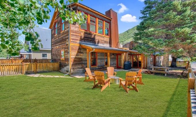 Minturn Cabin | Modern Mountain Cabin in Downtown Minturn. 1 Block off Main Street.