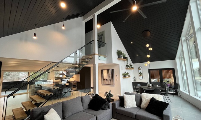 Whistler Cay Estates House | Modern mountain Chalet. Views, Hot Tub, Steam Room, Luxury!