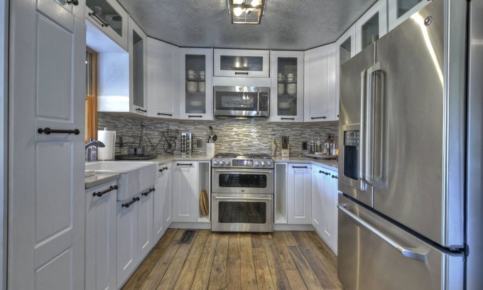Aska House | Modern Mountain “real” log cabin w stunning ^Mountain Views^ & 25 ft waterfall