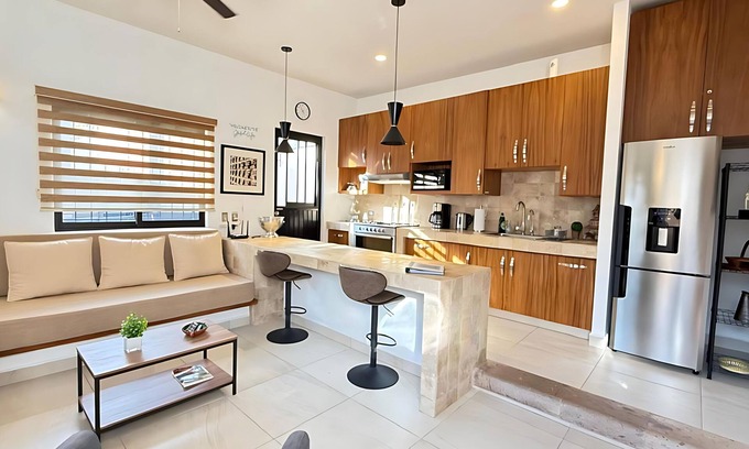San Antonio Tlayacapan House | Modern 1 Bedroom Guesthouse - Walk to everything - 1 Night Rate Available