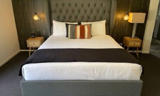 Bannockburn House | Modern New Beautiful House Near Geelong Sleeps 6-8 Adults and 5 Kids