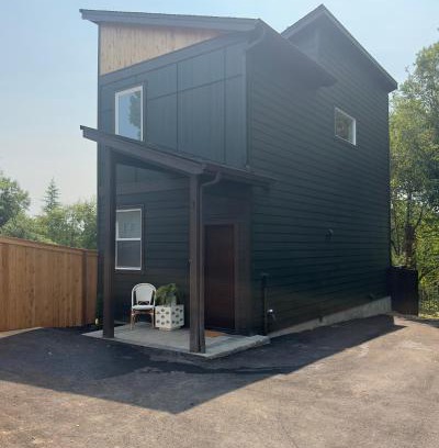 Vancouver House | Modern New Build Home 5 min from downtown