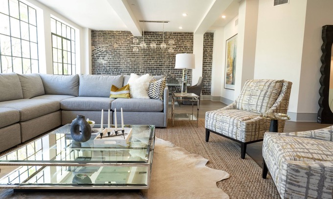 Central Business District Hotel | Modern New Orleans CBD Condo: Luxury Stay in Prime Location