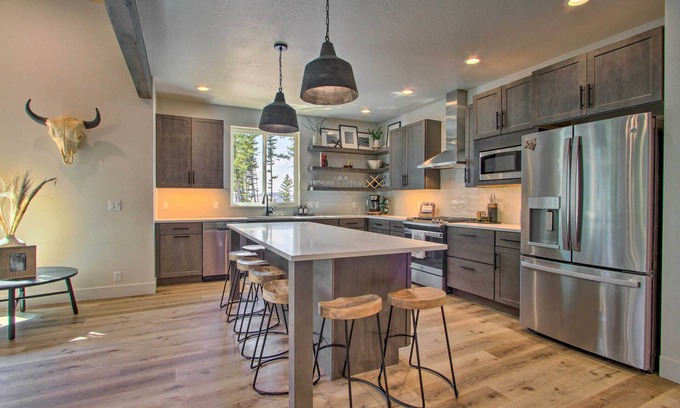 Philipsburg Cabin | Modern & Newly Built Cabin: Ski, Fish, Hike!