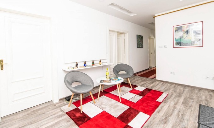Old Town Apartment | Modern Newly Refurbished Studio Main Street