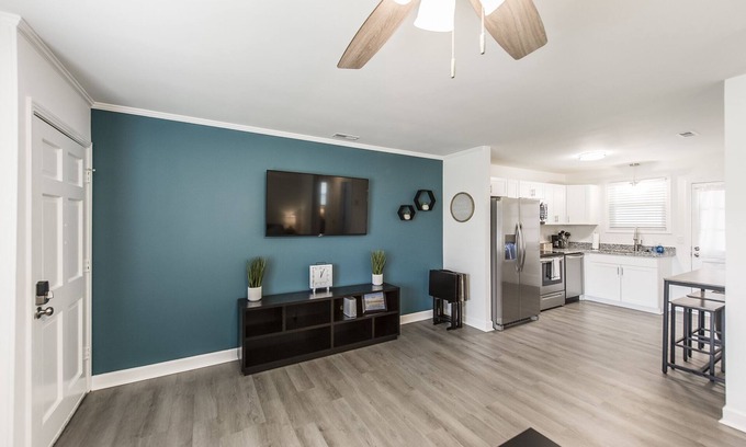 Gallatin House | Modern North of Nashville Retreat- Easy Lake Access