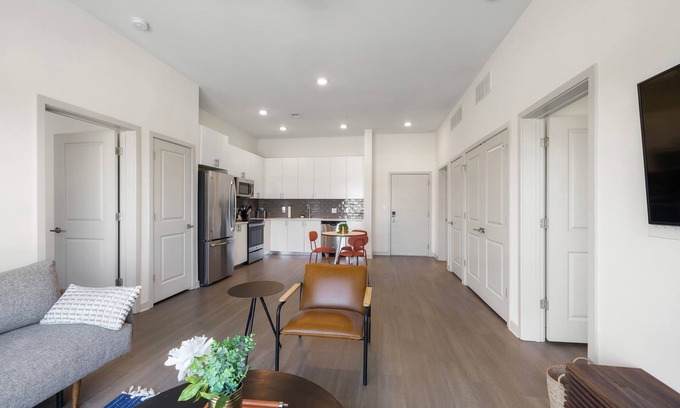 Downtown Louisville Apartment | Modern Nulu 2BR Cozysuites 06