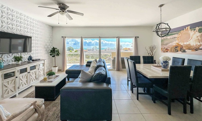 Las Conchas Condo | Modern Ocean View Condo with Pools & Gym N702