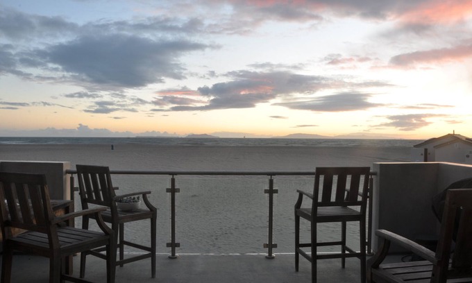 Silver Strand House | MODERN OCEANFRONT 4 BD 3 BA HOUSE - 180° UNOBSTRUCTED OCEAN VIEWS !