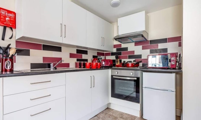 Pontrilas Apartment | Modern One Bedroom City Centre Apartment