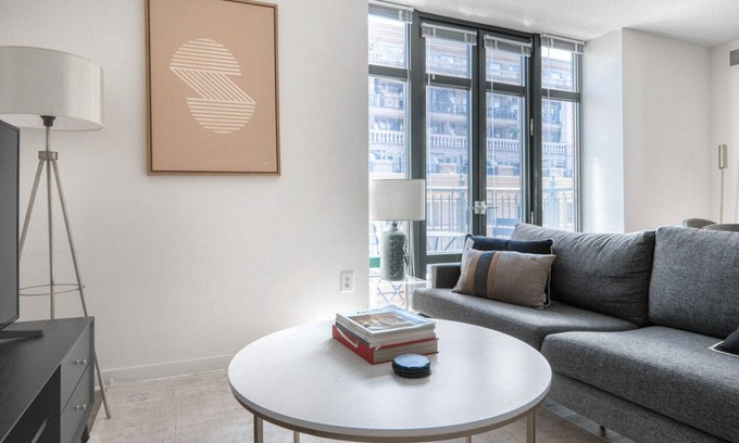 Penn Quarter Apartment | Modern Penn Quarter 2BR w/ W/D & Gym, 2 blocks to Metro, by Blueground