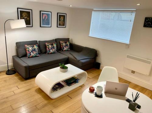 Reading Apartment | Modern, period property with Parking - Located near Uni, Hospital & Town Centre