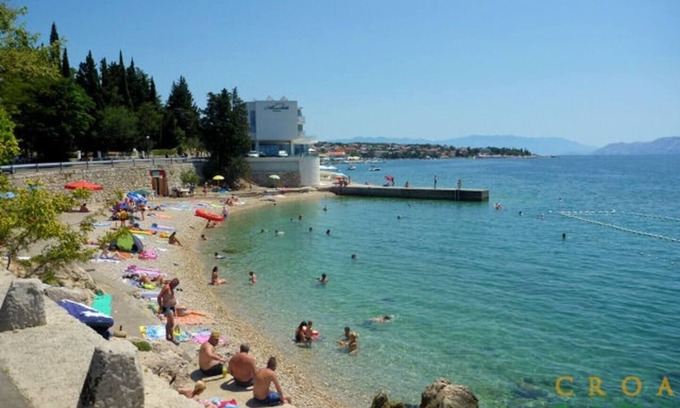 Selce Villa | Modern pool villa near the beach!