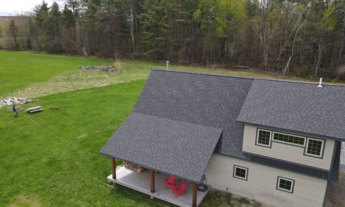 Kingfield House | Modern private home near mountains