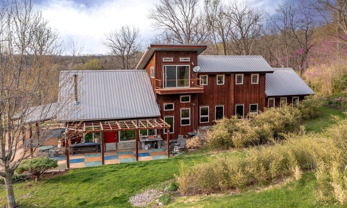 New Century House | Modern Private Home Near Lawrence, Legends, NASCAR, Sporting Soccer