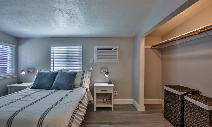 Southeastern Sacramento Cottage | Modern private in desirable neighborhood