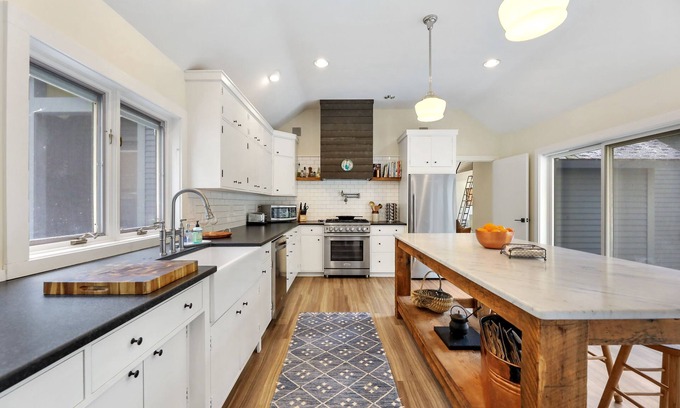 Tyringham House | Modern Private Mountain Retreat - Close to Tanglewood & Lakes