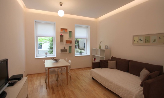 Wahring Apartment | Modern, quiet apartment in an old building