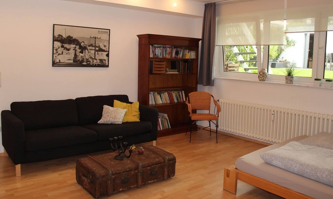 Muengersdorf Apartment | Modern, quiet apartment with garden view