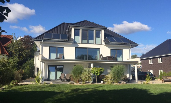 Ponitz am See Apartment | Modern, relaxing vacation apartment (2 pers) directly on the lake, sub board + bicycles