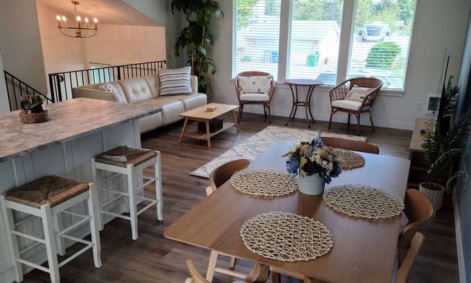Spokane Valley Apartment | Modern, remodeled, excellent location, free parking, large fenced yard,