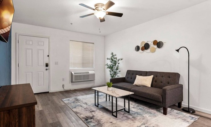 Reno/Tahoe Airport Apartment | Modern Reno Stay | Near Bars & Shops