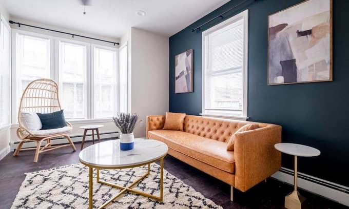 Federal Hill House | ★ Modern Renovation ★ 10-Bedrooms! Perfect For Large Groups!