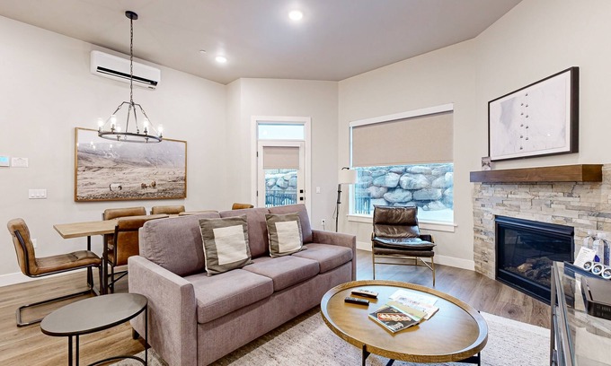 Park City Condo | Modern resort condo with pool, hot tub + shuttle service