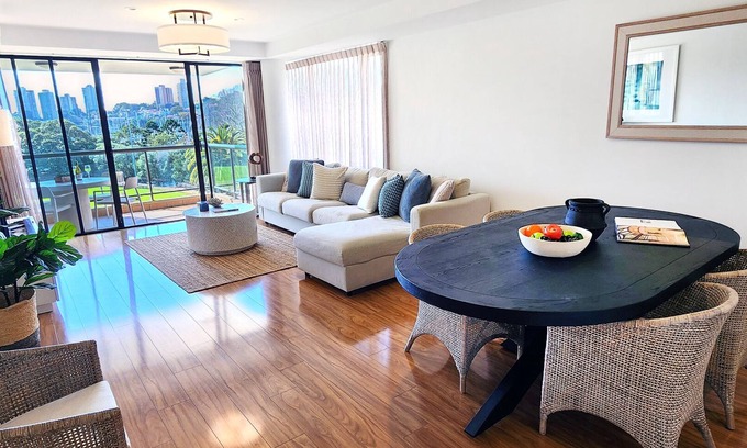 Rushcutters Bay Apartment | Modern Resort Style Apartment in Exclusive 'Marina One'. Views, Pools & Parking