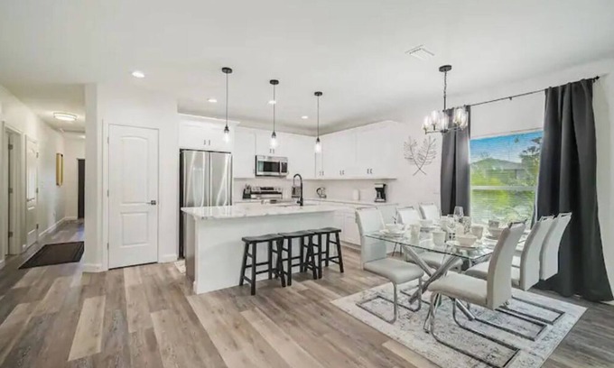 Oakland Hills House | Modern Retreat, 3Bedroom King bed + Master Bath near ocean, 6 guests