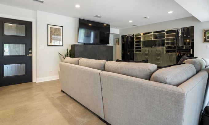 Kinnelon Apartment | Modern Retreat - 40 min from NYC
