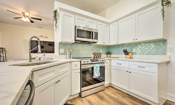 Lakeland Cottage | Modern Retreat w/Screened Porch & Game Room!