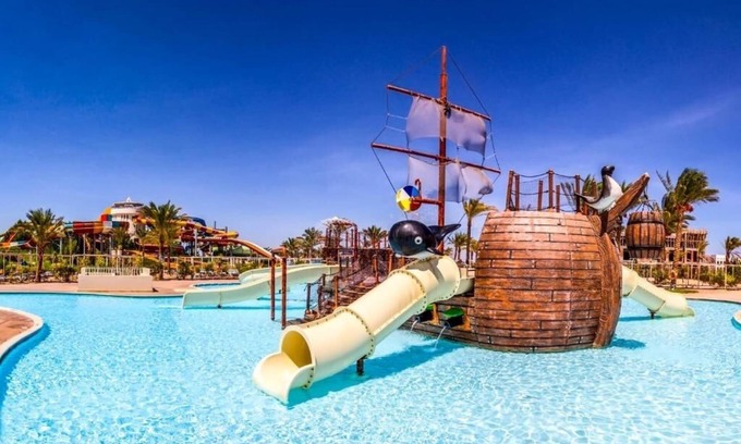Makadi Bay Resort | Modern Room with Outdoor Pool Near Hurghada's Best Attractions and Beaches