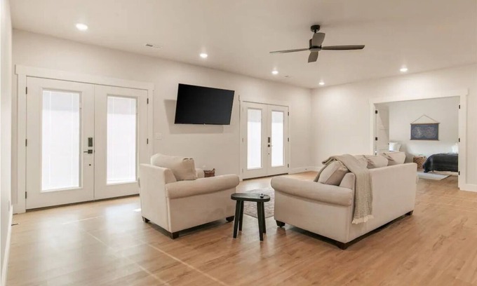 Strafford House | Modern Rustic Retreat, Spacious 6 Bedroom Home on 33acres with Private Pond