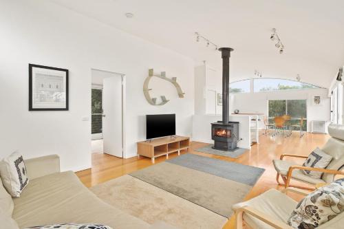 Silverleaves House | Modern Sanctuary by the Silverleaves Beach