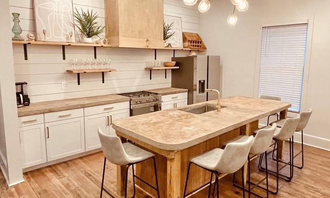 Chosewood Park House | Modern Scandinavian Bungalow HOT TUB 6 bed 3 bath