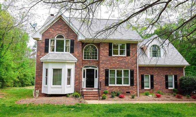 Raleigh House | Modern secluded home minutes from DT Raleigh and NCstate
