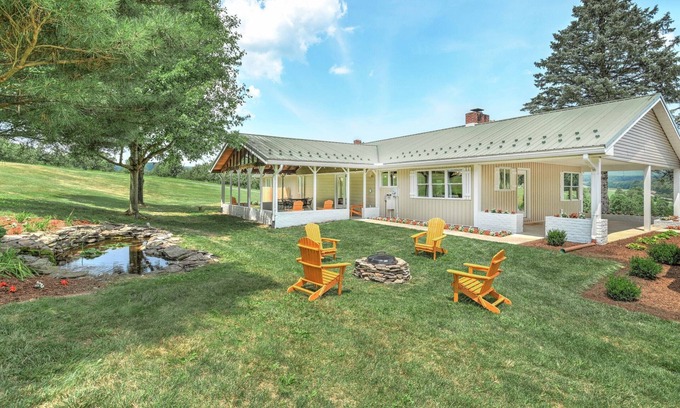 Aspers House | Modern, secluded home on an apple orchard with mountain views near Gettysburg