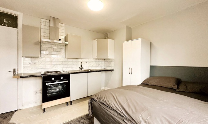 Acocks Green Apartment | Modern Self-Contained Studio in Acocks Green