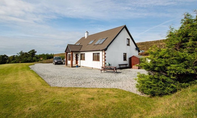 Gairloch Apartment | MODERN SELF-CONTAINED APARTMENT WITH SURROUNDING SEA AND MOUNTAIN VIEWS