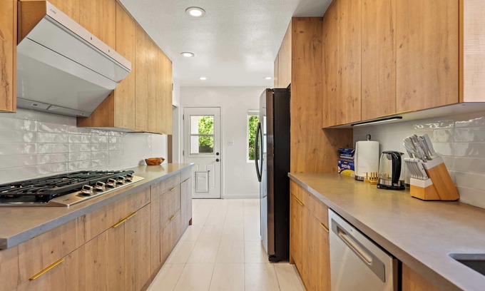 Walnut Valley House | Modern Serenity Near LA Tranquil 3BR Stay