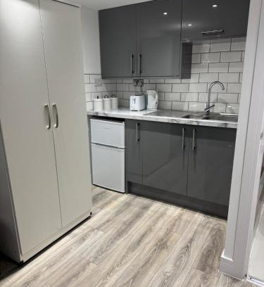 Sheffield Apartment | Modern Sheffield Studio WiFi Parking, Smart TV