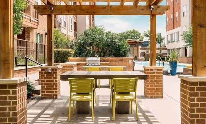 West Congress Apartment | Modern SoCo CozySuites w/2 Pools! #01