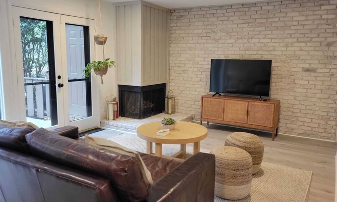 Chapel Hill Condo | Modern Southern Chapel Hill Condo